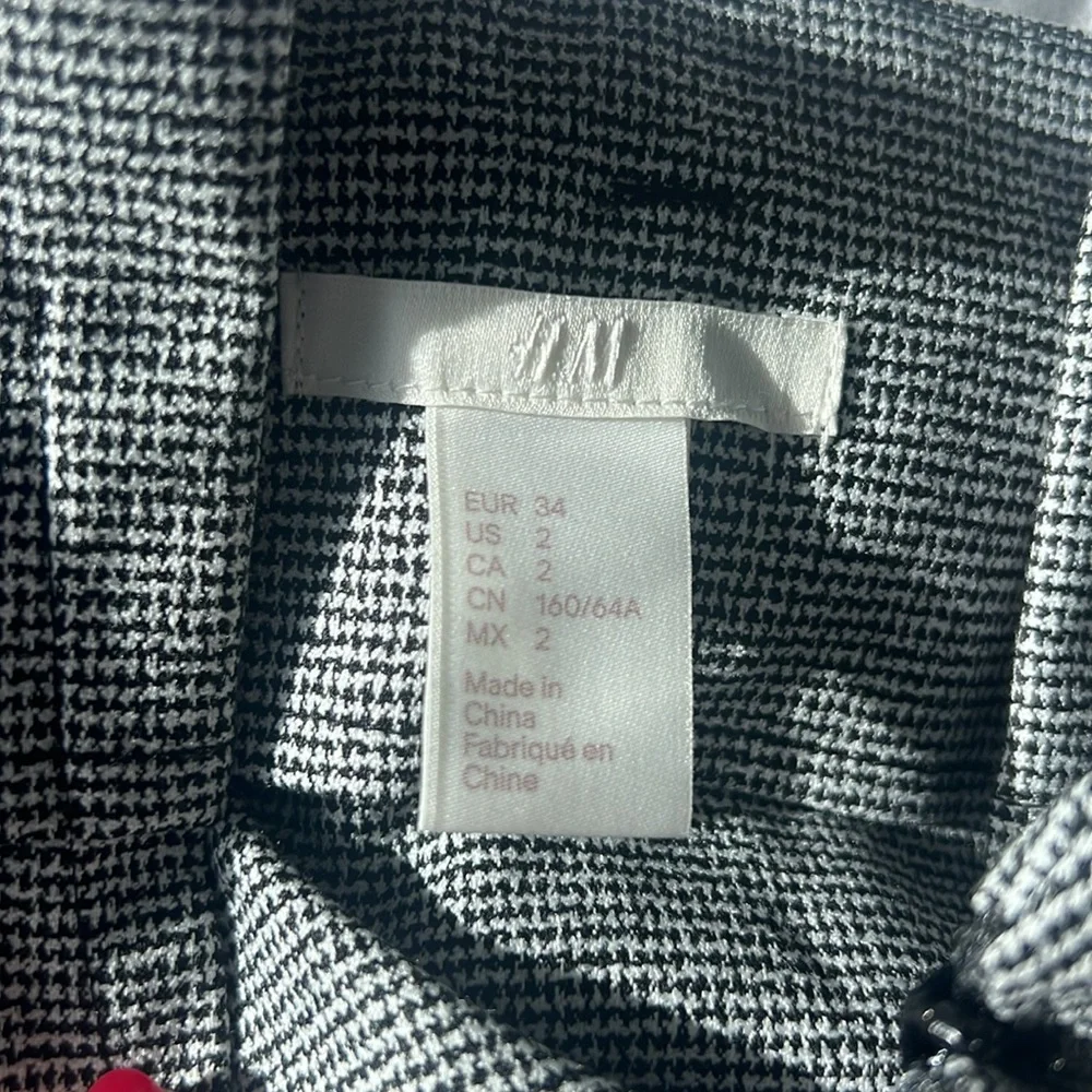 Black and white H&M skirt - size 2 - Picture 3 of 3